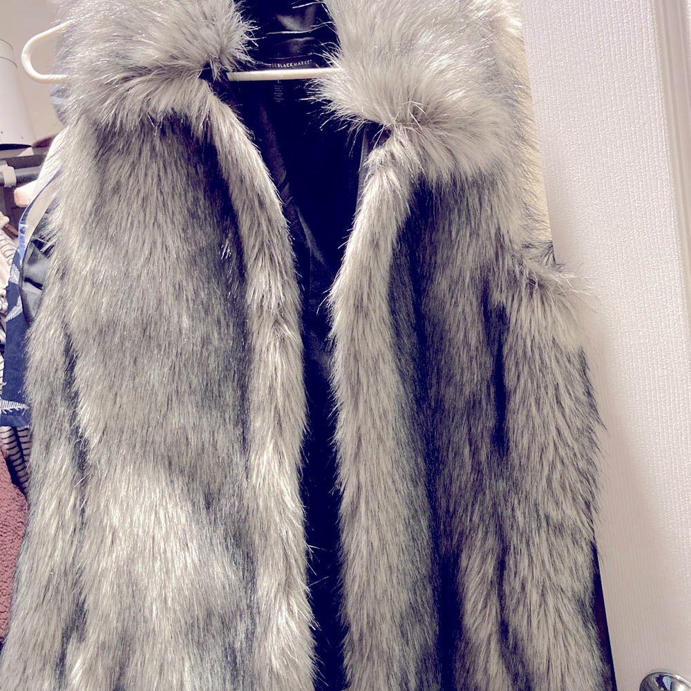*******Sold White House Black Market Faux Fur Vest